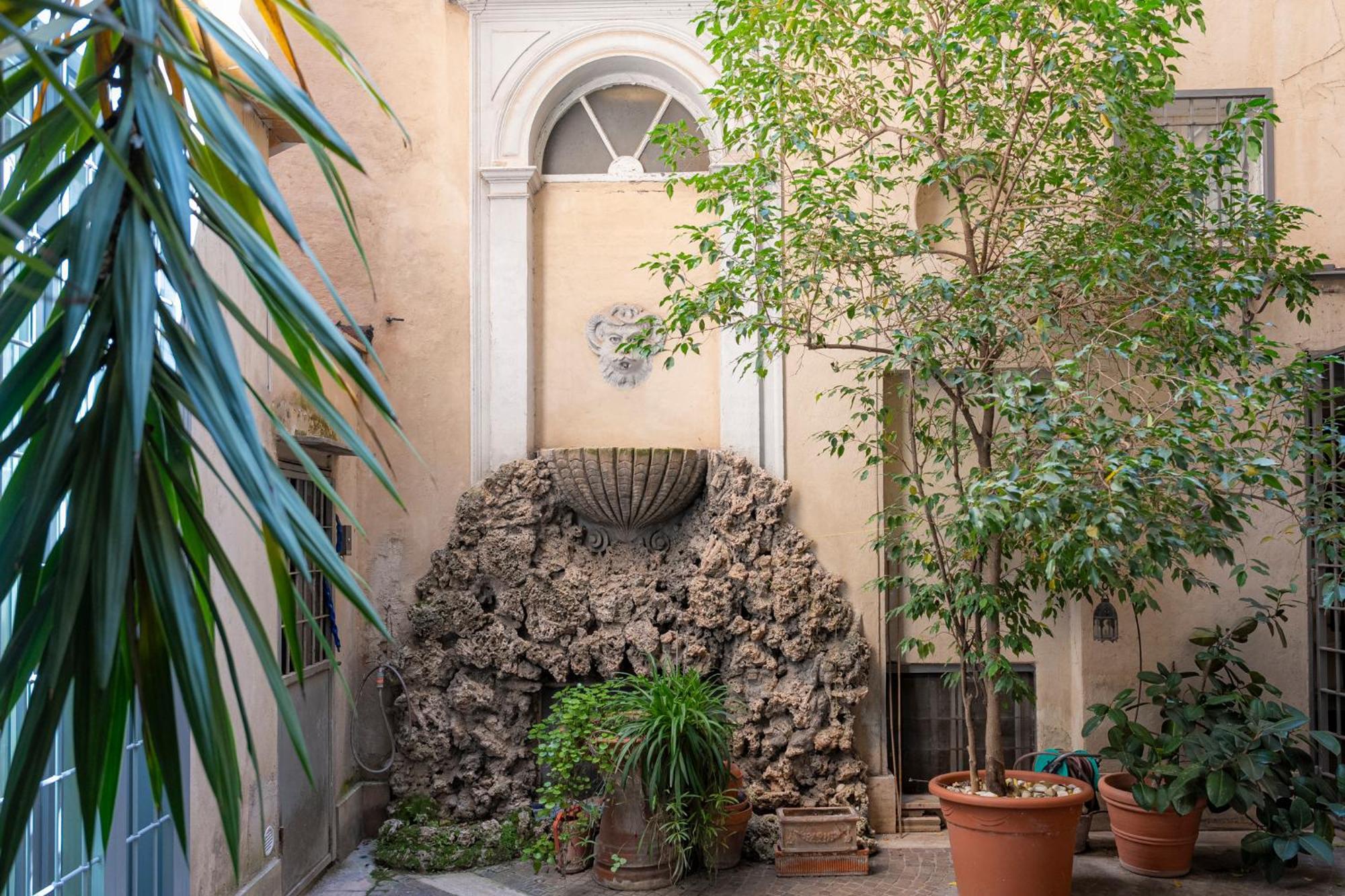 Homehouse Serpenti - Colosseum - Rione Monti Рим Экстерьер фото